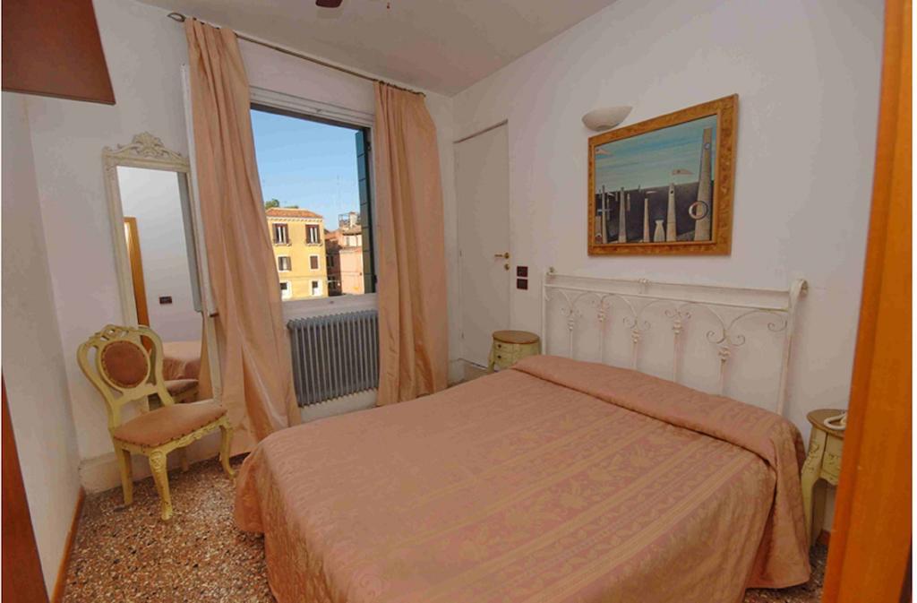 Hotel Antico Capon Venedig Zimmer foto